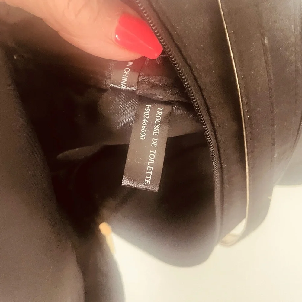 Dior Black and Gold Cosmetic Bag with Sophisticated Design - Picture 5 of 5